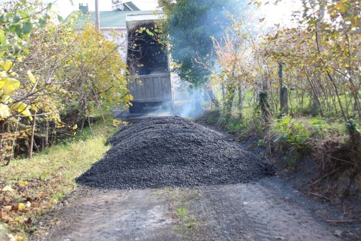 Akçakoca’da Asfalt Çalışması Sürüyor