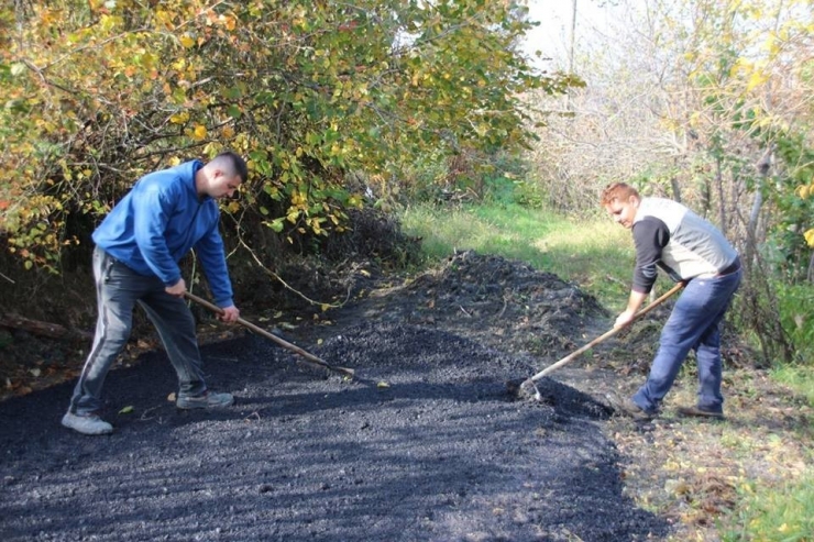 Akçakoca’da Asfalt Çalışması Sürüyor