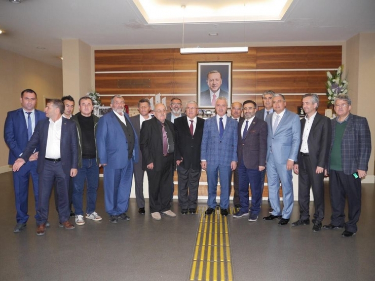 Aydın Ak Parti’nin Yeni Başkanı Ahmet Ertürk Yetki Belgesini Aldı