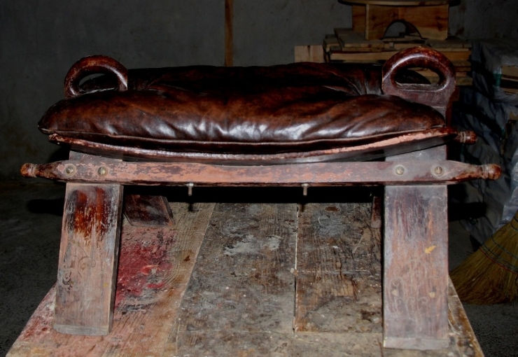 Bu Koltuğa Oturmak Cesaret İster