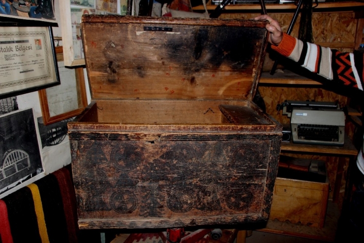 Bu Koltuğa Oturmak Cesaret İster