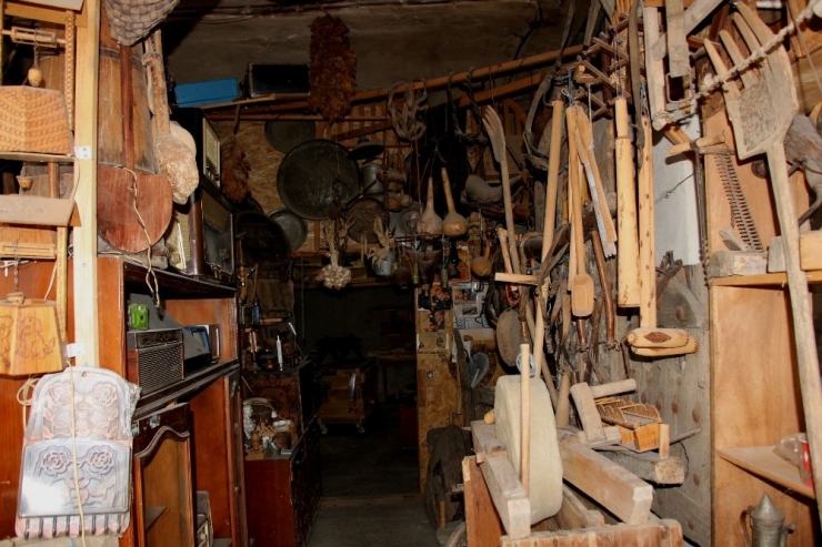 Bu Koltuğa Oturmak Cesaret İster