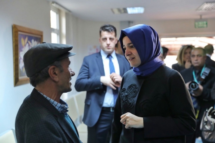 Bakan Kaya, Ellerini Kaybeden Ağrılı Ramazan’ı Ziyaret Etti