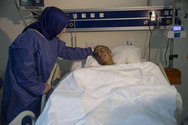 Bakan Kaya, Ellerini Kaybeden Ağrılı Ramazan’ı Ziyaret Etti