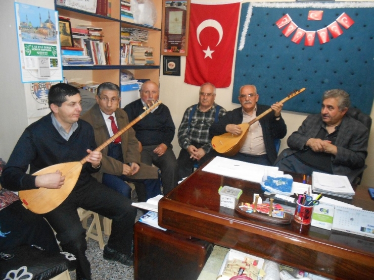 Eskişehirli Şair Ve Ozanlar Atatürk’ü Sevdiği Şiir Ve Türkülerle Andılar