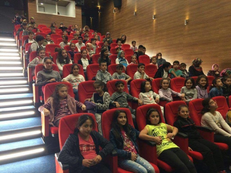 ’Yaramaz Afacanlar’ Oyunununa Gebzeli Çocuklardan Büyük İlgi