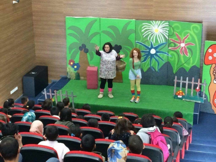 ’Yaramaz Afacanlar’ Oyunununa Gebzeli Çocuklardan Büyük İlgi