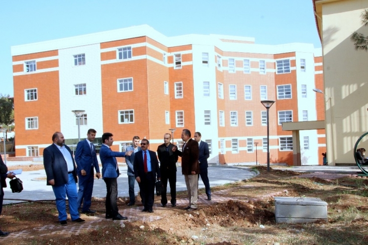 Karacoşkun Karataş Kampüsünde İncelemelerde Bulundu