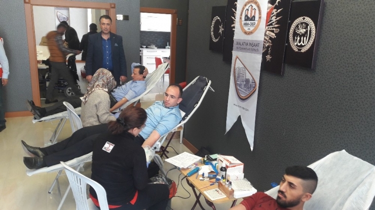 Müteahhitlerden Kan Bağışı