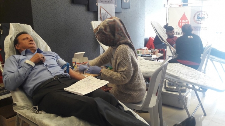 Müteahhitlerden Kan Bağışı