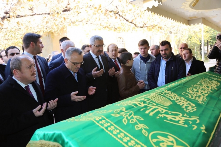 Maliye Bakanı Naci Ağbal, Amcasının Cenaze Törenine Katıldı