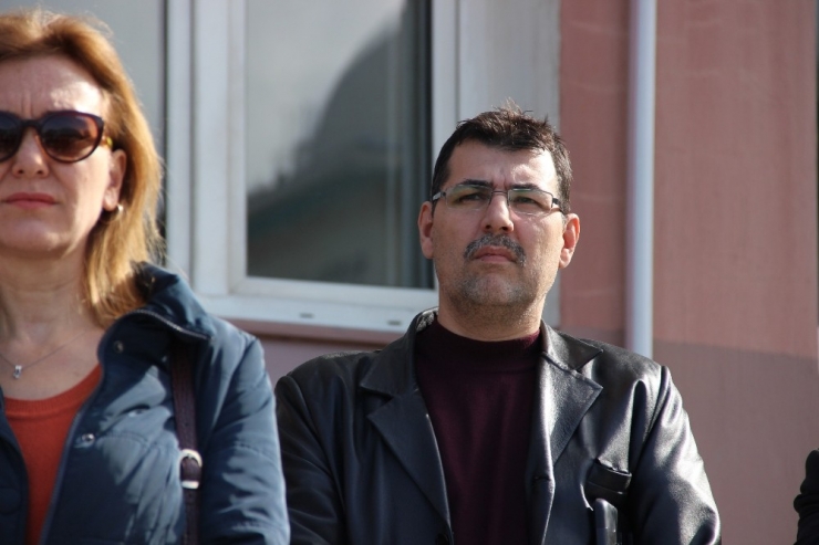 Öfkelenen Veli Müdür Yardımcısını Darp Etti