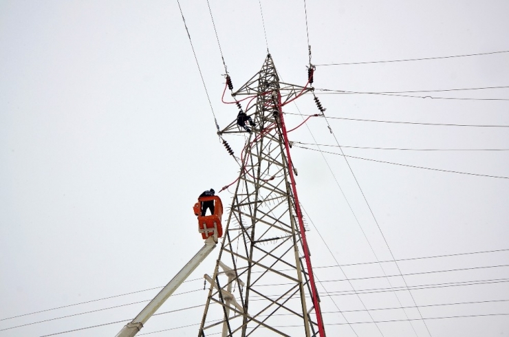 Dicle Elektrik, Yatırımlarıyla Ana Hat Arızalarını En Aza İndirdi