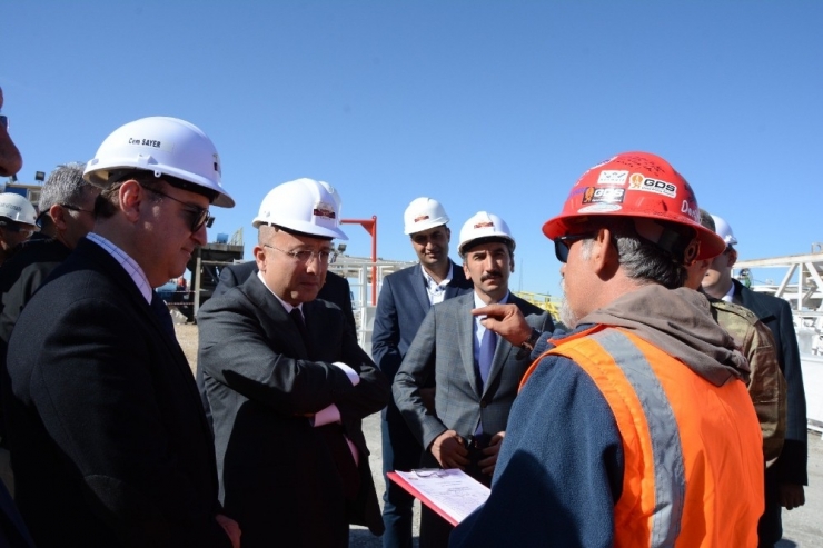 Eruh’ta Petrol Fışkırıyor