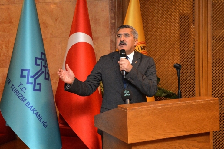 “Cam Negatiflerde İstanbul’un İzleri: İmparatorluktan Cumhuriyete” Sergisi Ziyaretçilerini Bekliyor