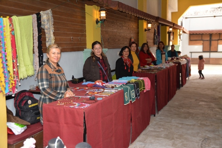 Söke’de Kadınların El Emekleri Alıcılarını Bekliyor