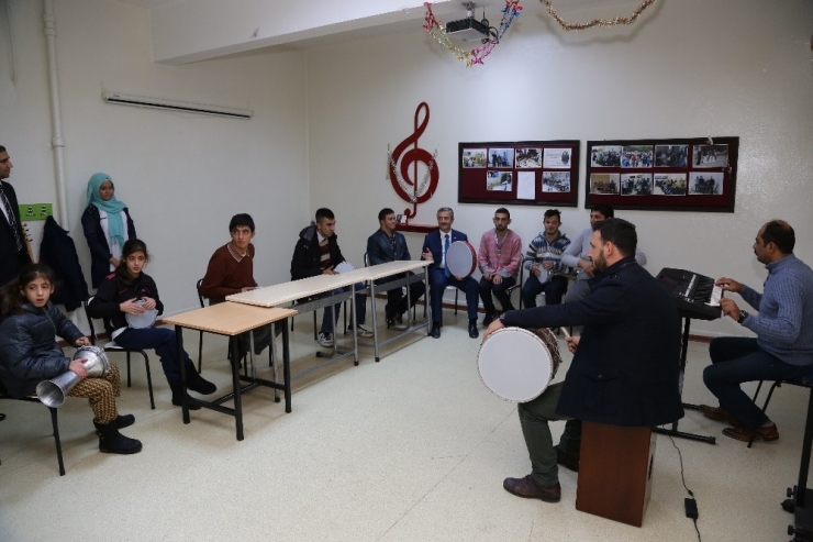 Tahmazoğlu Down Sendromlu Çocukları Ziyaret Etti