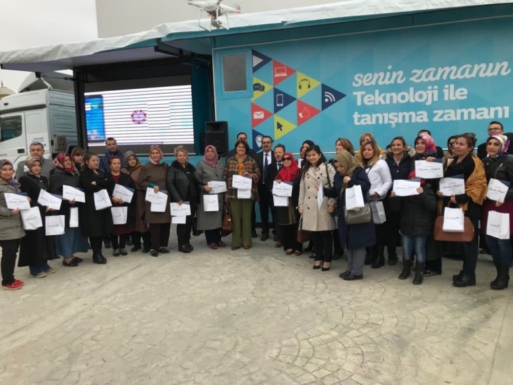 Türk Telekom, Ankaralı Kadınlara Teknoloji Eğitimi Verdi