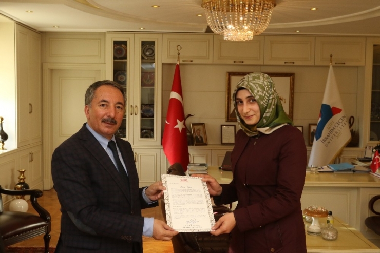 Yök, Aiçü Öğrencilerine Kutlama Mektubu Gönderdi