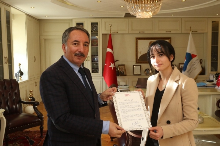 Yök, Aiçü Öğrencilerine Kutlama Mektubu Gönderdi