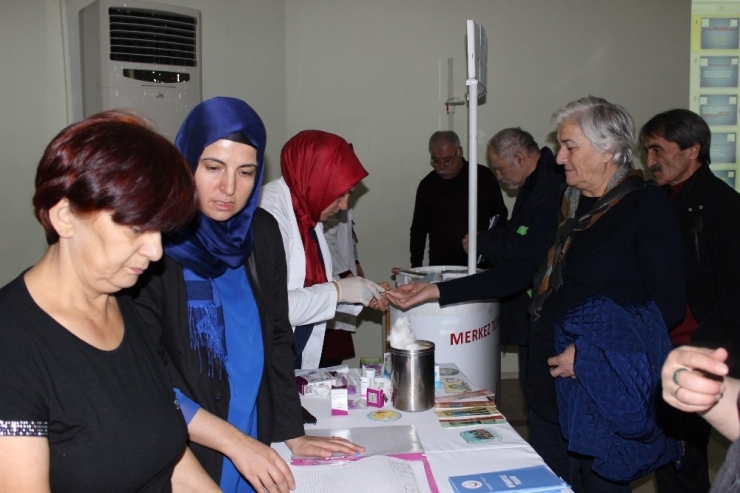 Diyabet Gününde Şeker Ölçümü, Tansiyon, Boy Ve Kilo Ölçümlerini Yaptırdılar