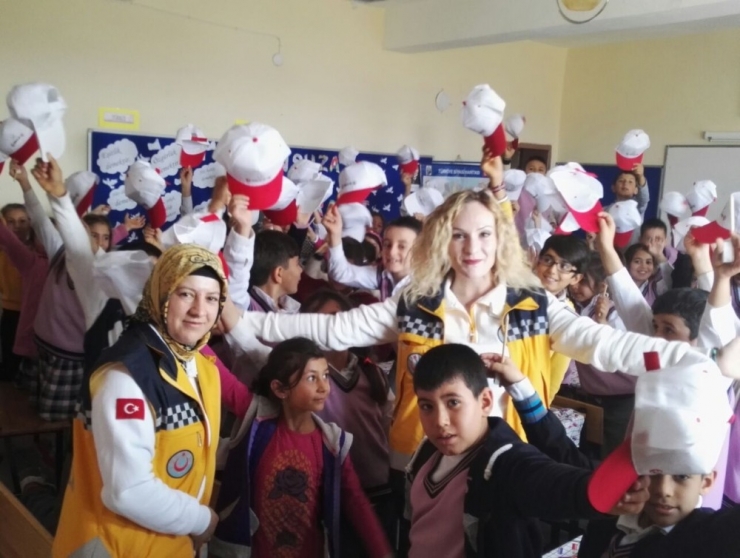 Öğrencilere 112 Acil Ve Ambulans Eğitimi Verildi