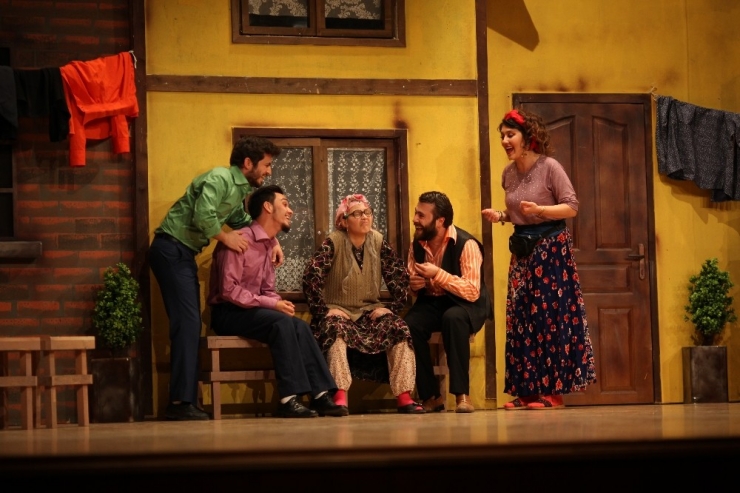 Sui Generiz Tiyatro Grubu Bozüyük’te Sahne Alacak