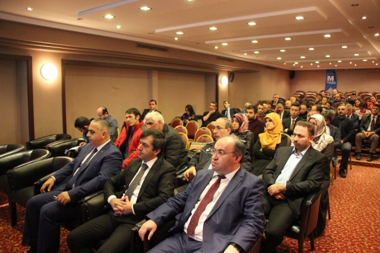 Artvin’de ’Yerel Yönetimlerde Sosyal Medya Hukuku Eğitim Semineri’ Verildi