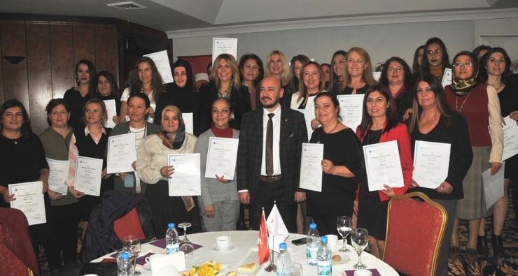 Ayto’nun Kadın Girişimci Yönetici Okulu Mezunlarını Verdi