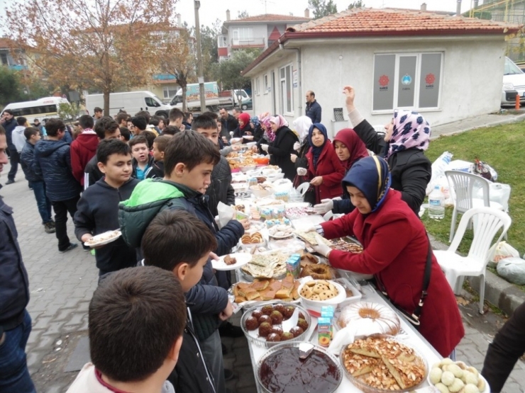 Okul Velilerinden Teknolojiye Kermesli Destek