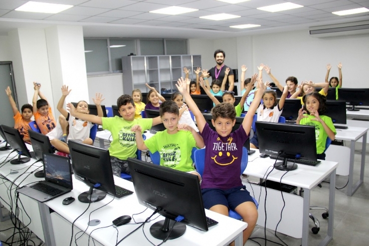 Beyaz Kule, Geleceğin Sanatçı Ve Sporcularını Yetiştiriyor