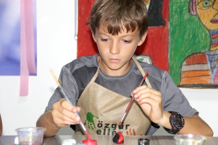 Beyaz Kule, Geleceğin Sanatçı Ve Sporcularını Yetiştiriyor