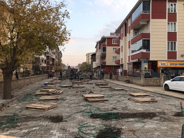 Bingöl’de, Üstyapı Çalışmalarının Yüzde 80’i Tamamlandı