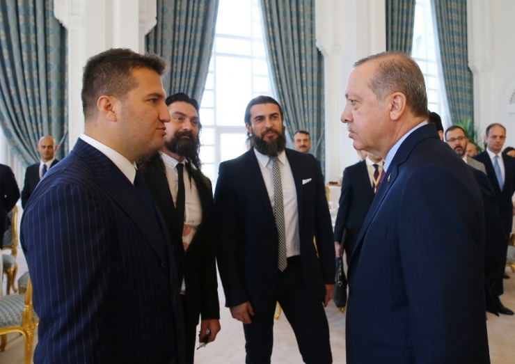 Erdoğan, Diriliş Ertuğrul Oyuncularıyla Sohbet Etti