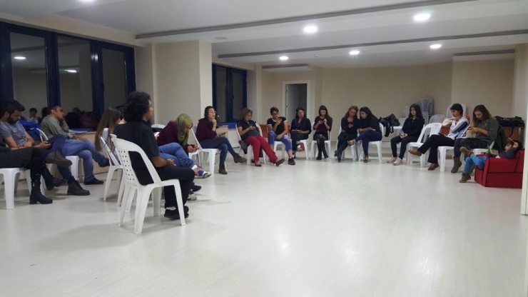 İzmek Tiyatro Kurslarına Büyük İlgi