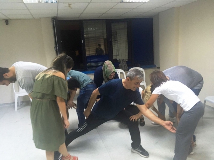 İzmek Tiyatro Kurslarına Büyük İlgi