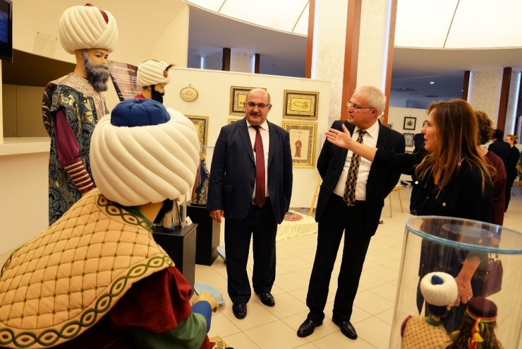 Üniversitede Göz Kamaştıran Sergi