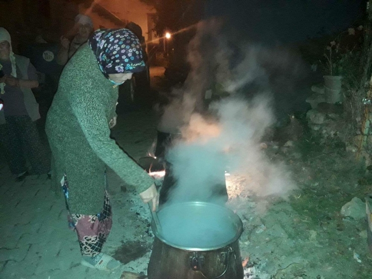 Şaphane’de Doğal Elma Pekmezi