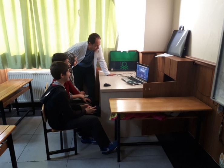 Polonya Ve Türkiye Arasında Online Ders