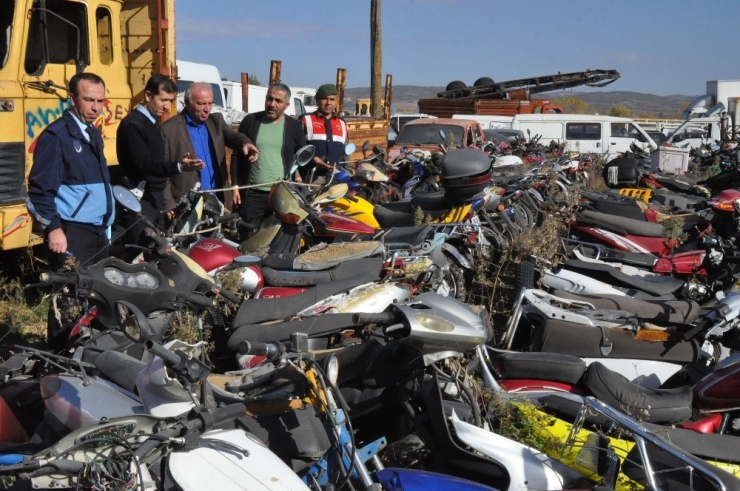 Milli Servet Otoparklarda Çürüyor