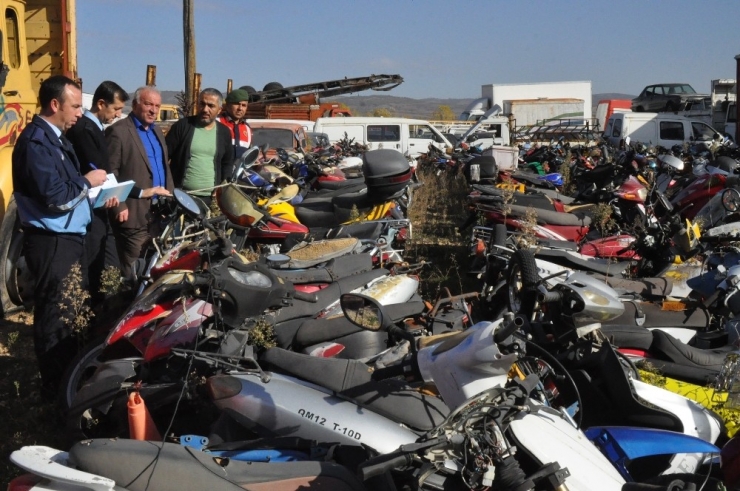 Milli Servet Otoparklarda Çürüyor