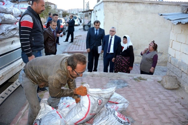 İhtiyaç Sahibi Ailelere Kömür Dağıtımı Devam Ediyor