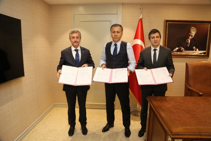 Gaziantep’te Başarılı 147 Lise Öğrencisi Umreye Gönderilecek