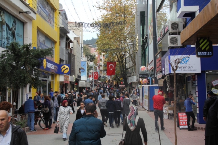 Vatandaşlar Yazı Aratmayan Sonbaharın Tadını Dışarıda Çıkarıyor