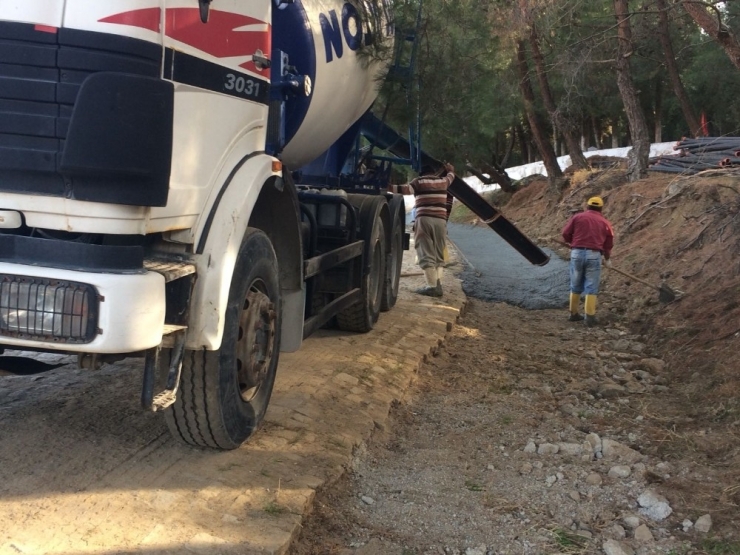 Burhaniye’de Kırsal Mahallelerde Su Baskınlarına Belediye Önlemi