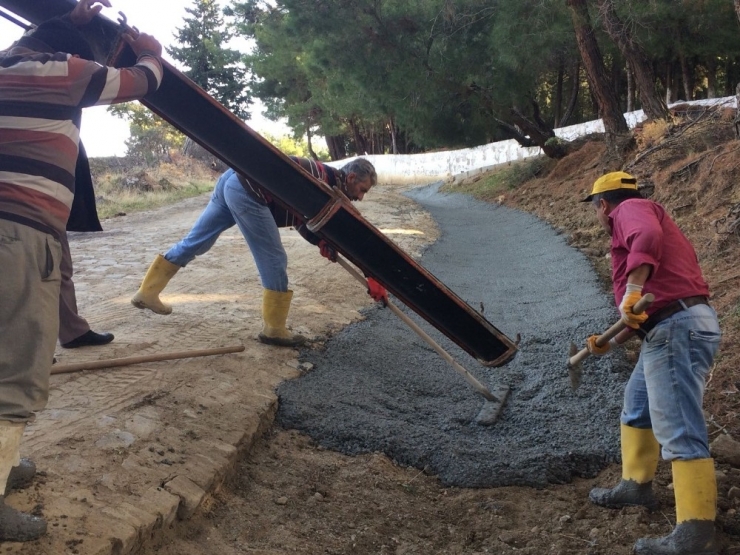 Burhaniye’de Kırsal Mahallelerde Su Baskınlarına Belediye Önlemi