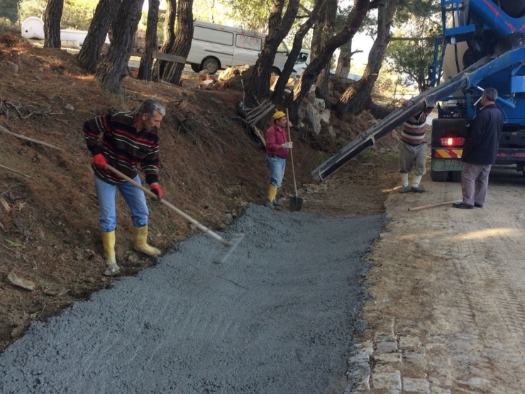 Burhaniye’de Kırsal Mahallelerde Su Baskınlarına Belediye Önlemi