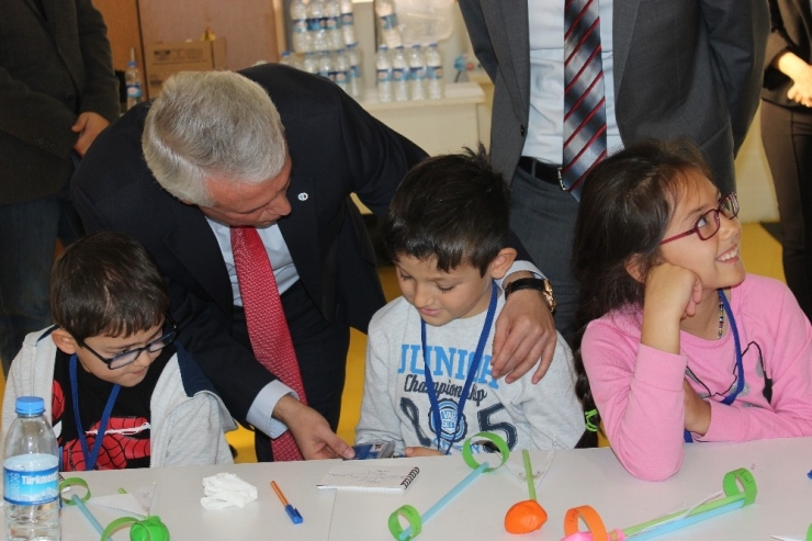 Anadolu Üniversitesi Geleceğin Vecihi Hürkuş’larını Eğitiyor