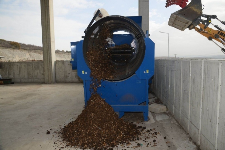 Budanan Dallardan Gübre Üretiliyor