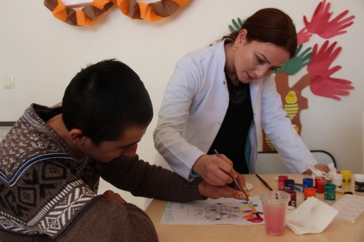 Çifteler’de Zihinsel Engelli Gençlere Özel Eğitim